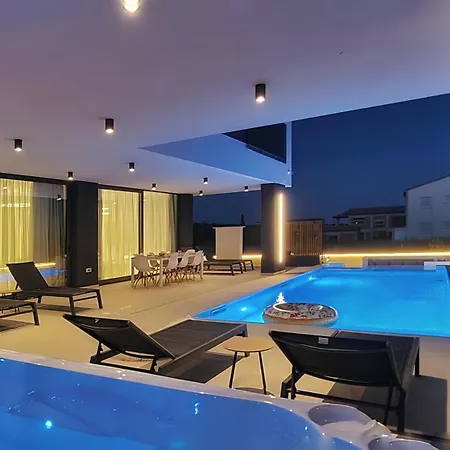 1 With Hot Tub, Sauna And Sea View *