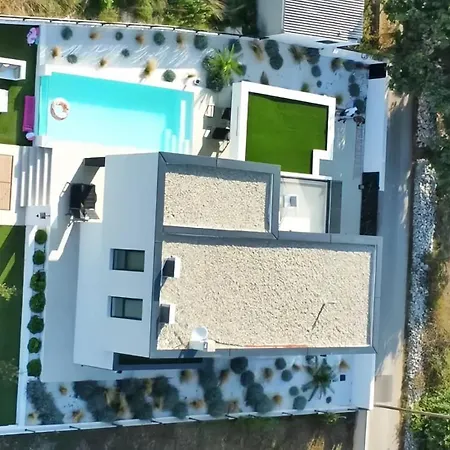 1 With Hot Tub, Sauna And Sea View *