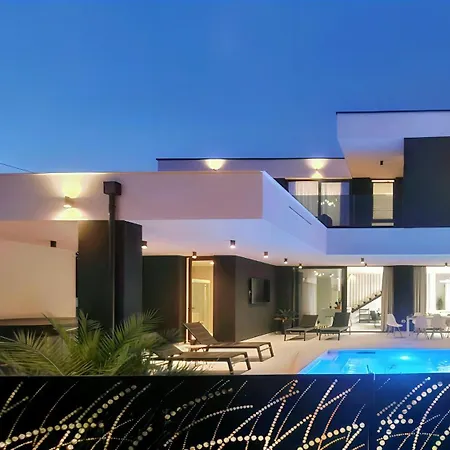 1 With Hot Tub, Sauna And Sea View *