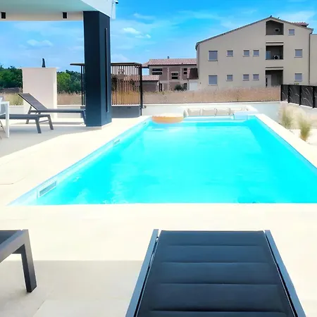 1 With Hot Tub, Sauna And Sea View *