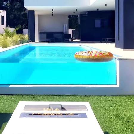 1 With Hot Tub, Sauna And Sea View *